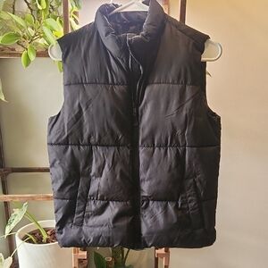 Boys Old Navy L Black Puffer Vest